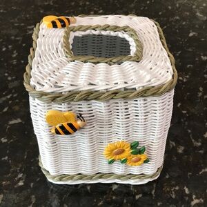 Square Bumble Bee and Flower White Wicker Tissue Box Holder